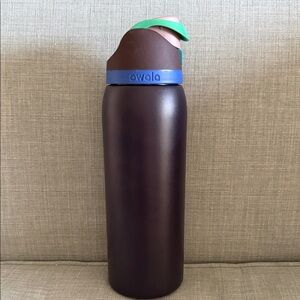*NWT* Owala Freesip 40oz. Water Bottle - Night Safari